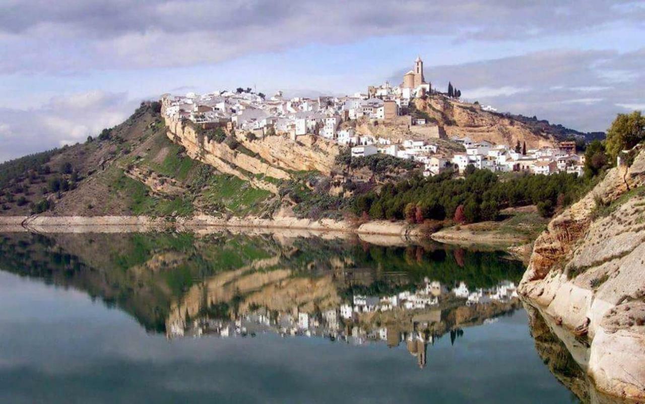 Vila Cortijo De La Cruz Iznájar Exteriér fotografie