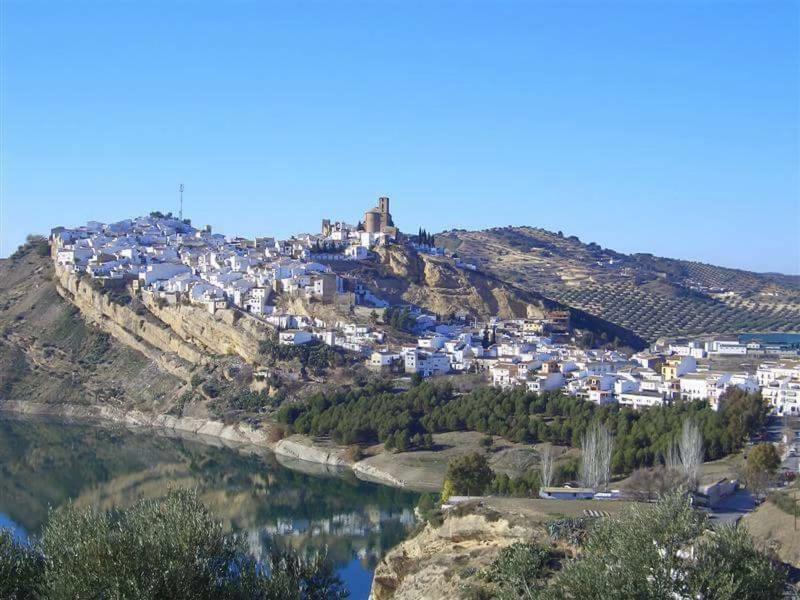 Vila Cortijo De La Cruz Iznájar Exteriér fotografie
